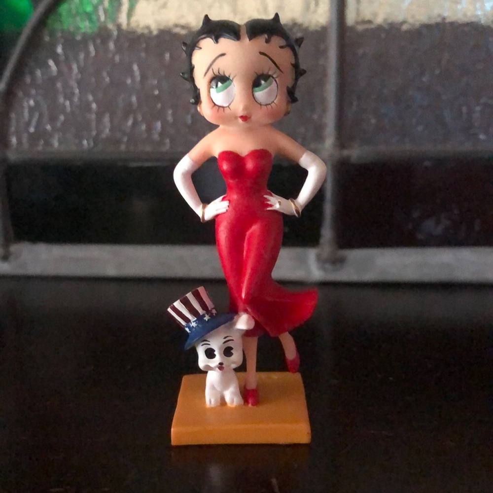 Betty boop figurine.  Lwp